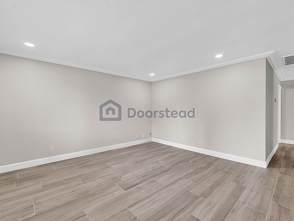 5th image of 15618 Esther St