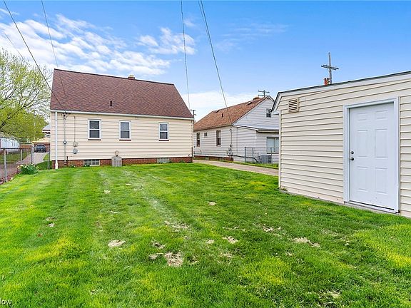 4th image of 3067 W 136th St