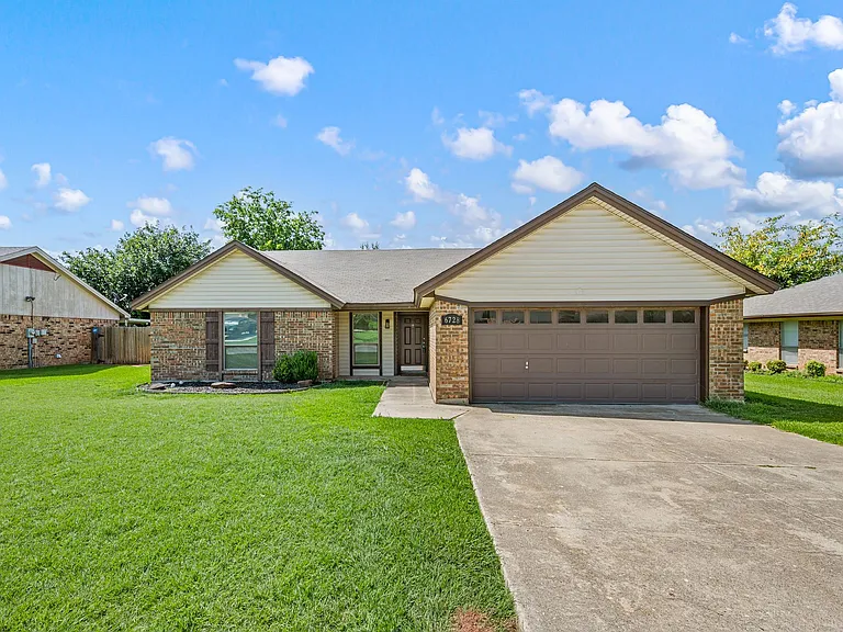 6728 Fair Meadows Dr — Photo 1