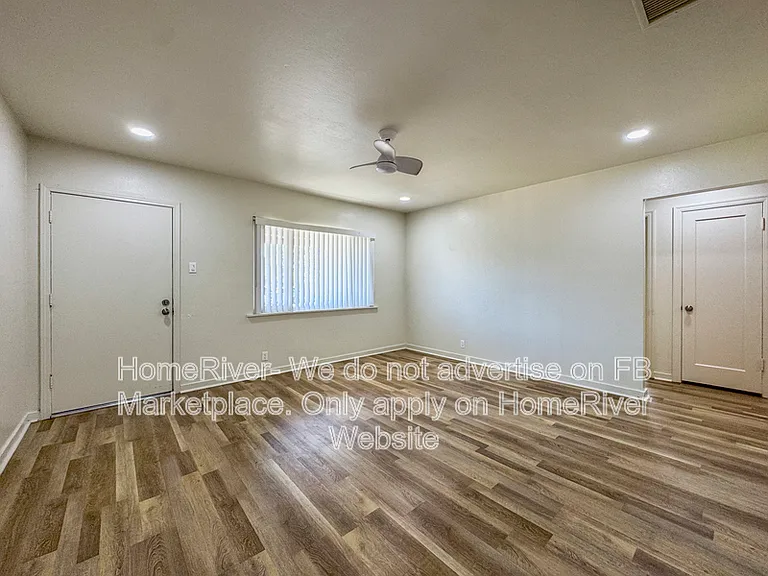 2336 Darwin St — Photo 5