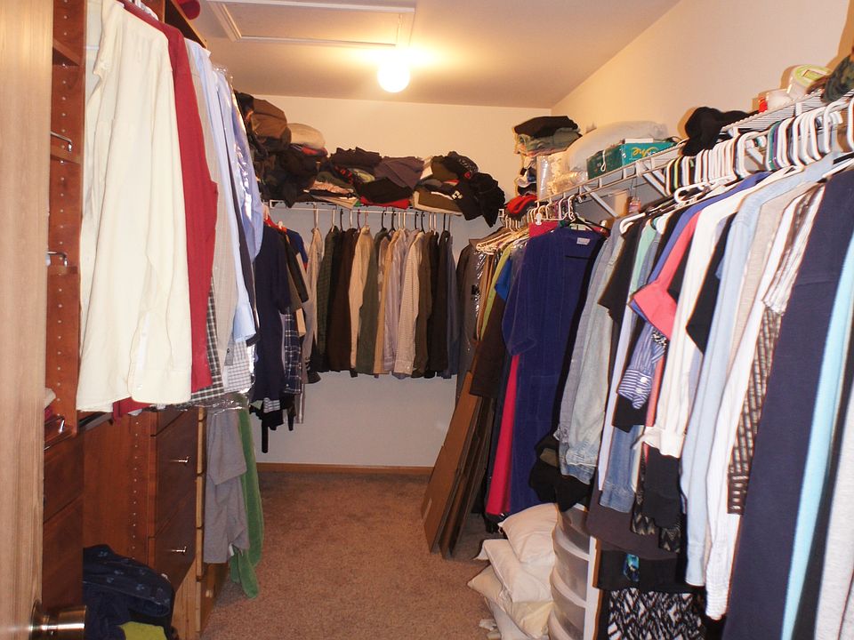 20 ft. master W/I closet