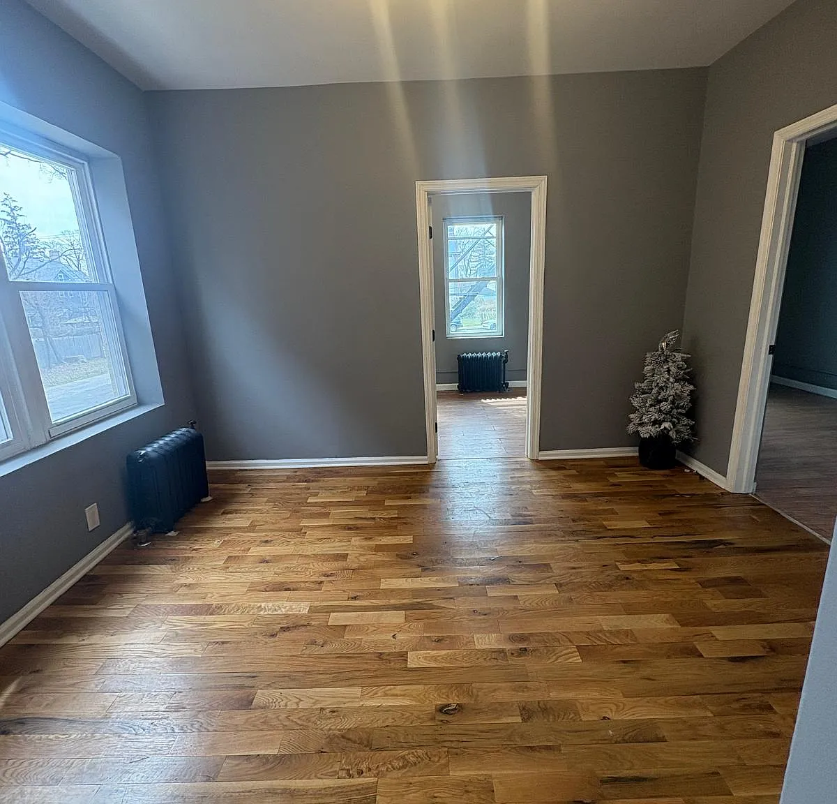 2 bed, 700 sqft, $2,100 — Photo 3