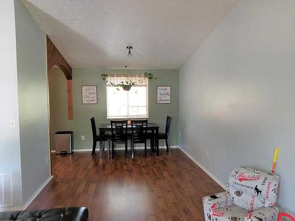 5th image of 3020 Arrowsmith Dr