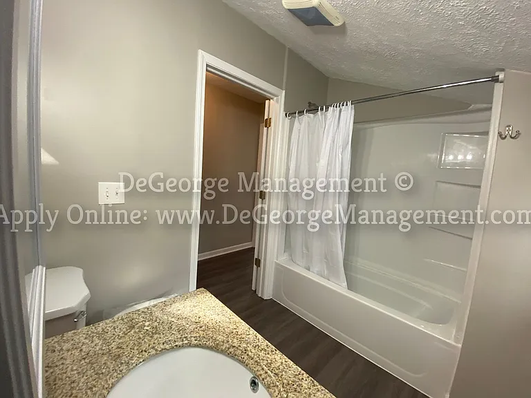 Burdick Estates Apartments — Photo 21