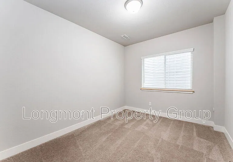 1303 S Oak Ct — Photo 19