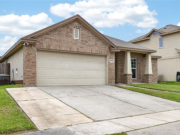 2nd image of 3913 Las Bahias Dr