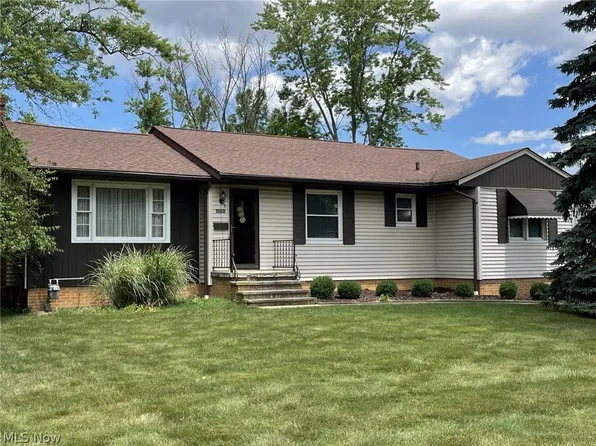 10790 Lawndale Dr, Parma Heights, OH 44130