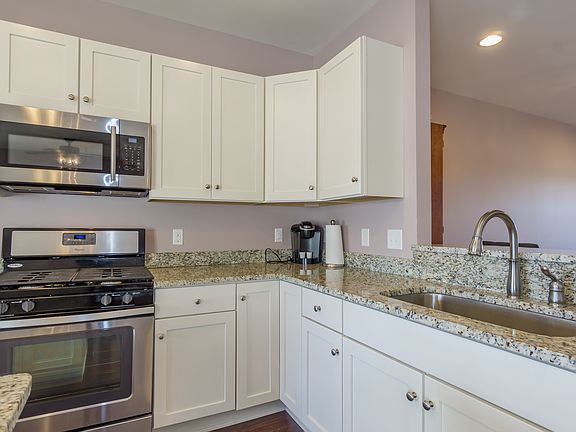 4th image of 3860 Green St