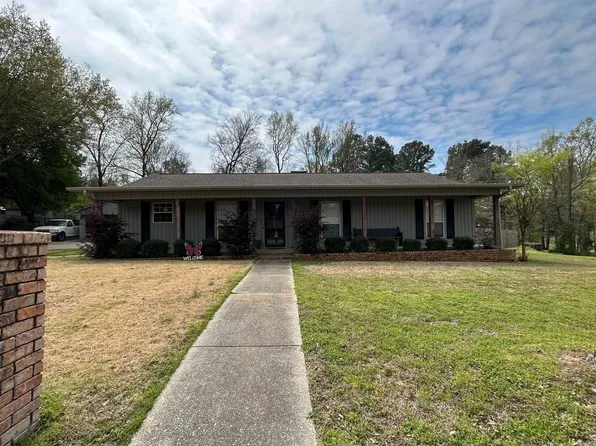 1406 Wildwood Dr, Nashville, AR 71852