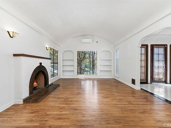 5th image of 726 S Oak St