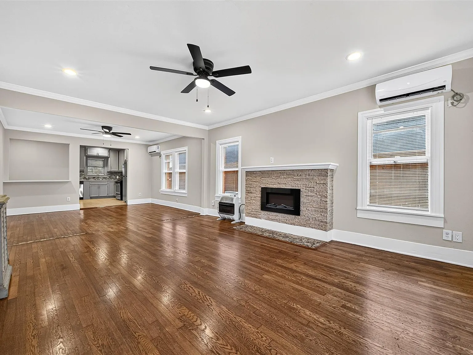 2 bed, 2.0 bath, 1500 sqft, $2,100 — Photo 3