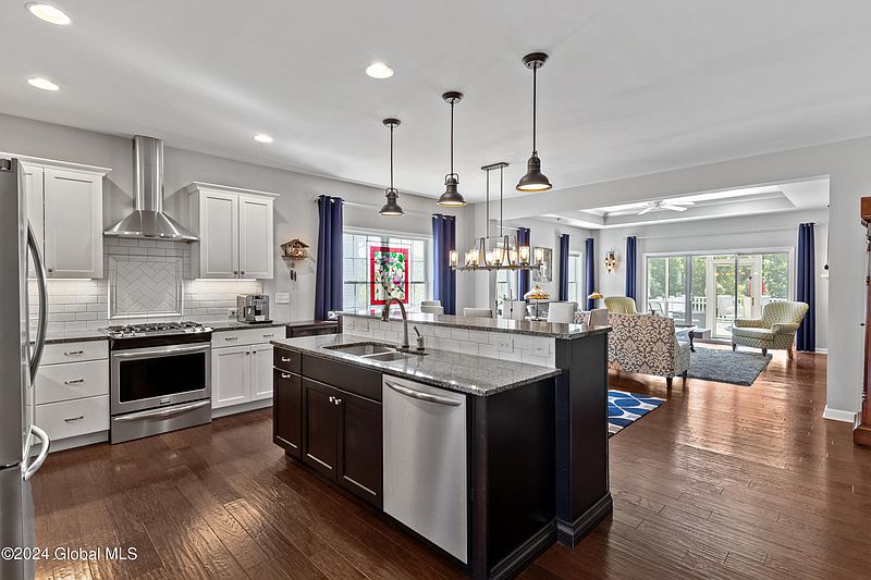 3rd image of 29 Somerset Drive