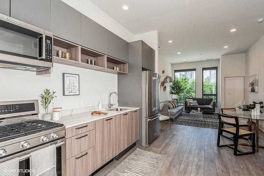 1st image of 853 N Larrabee St #Rm4t5f4z8