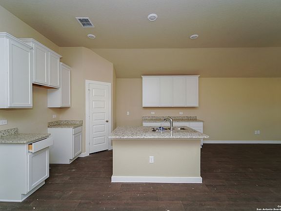 3rd image of 7515 Toldeo Bend
