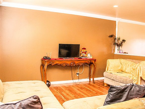 4th image of 16705 Glenhope Dr