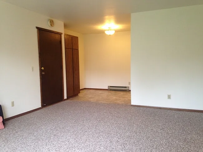 421 Meadowridge Cir #2 — Photo 3
