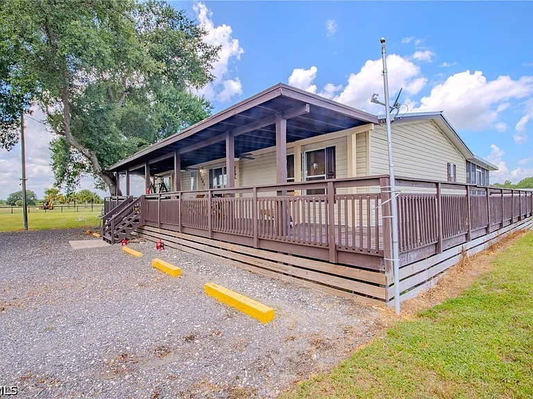 1205 Inverness Ave — Photo 1