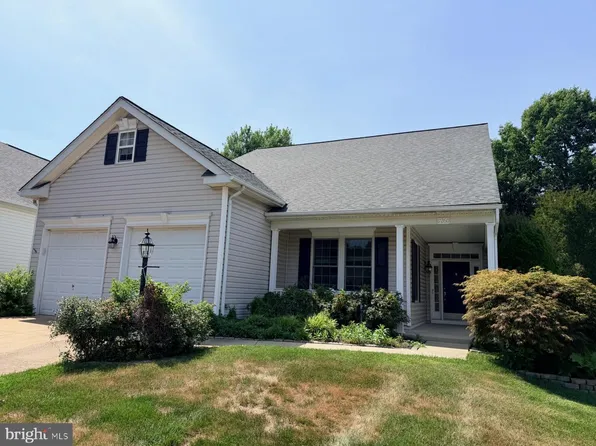 17260 Four Seasons Dr, Dumfries, VA 22025