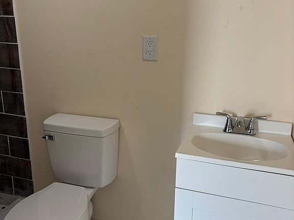 3rd image of 801 Buckeye St