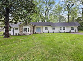 1302 Peter Pan Rd, Lookout Mountain, GA 30750