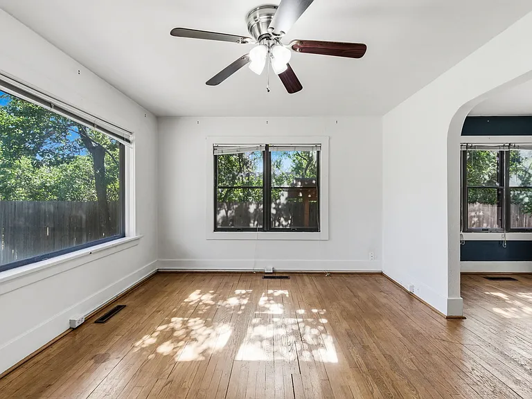 2034 S Broxon St — Photo 23