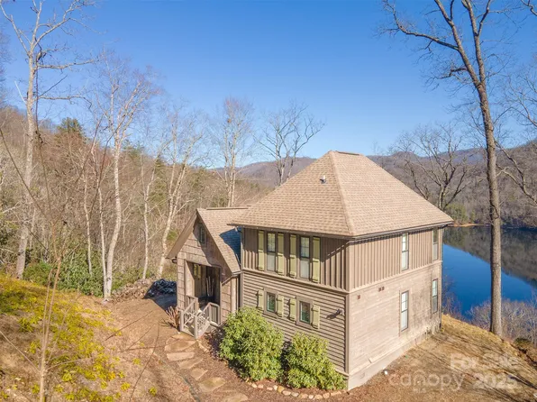 15 Foam Flower Ln, Tuckasegee, NC 28783