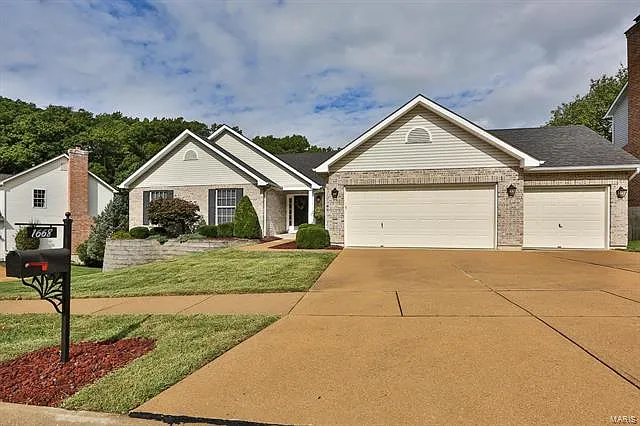 1668 Ivy Chase Ln photo 1