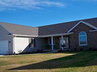1810 Wildwood Ct, Wapakoneta, OH 45895