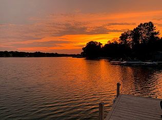 39505 Golden Cedar Ln, Oconomowoc, WI 53066