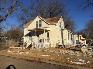 205 W 7th St, Alma, KS 66401