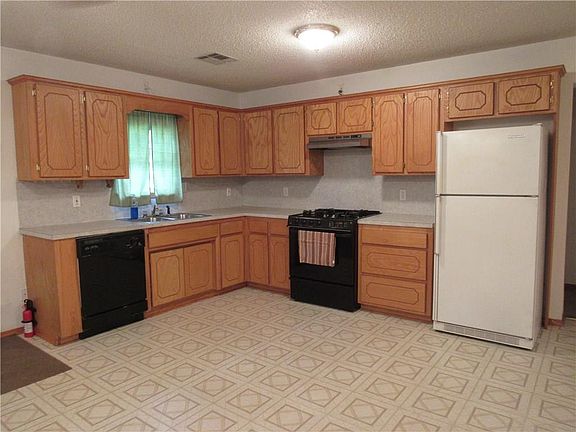 5th image of 441 S Montie Ave