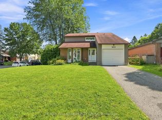 932 Beauclaire Dr, Ottawa, ON K1C 2J3