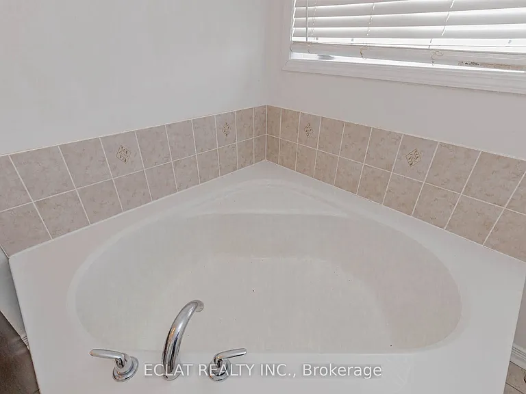2 Lancaster Ct — Photo 29