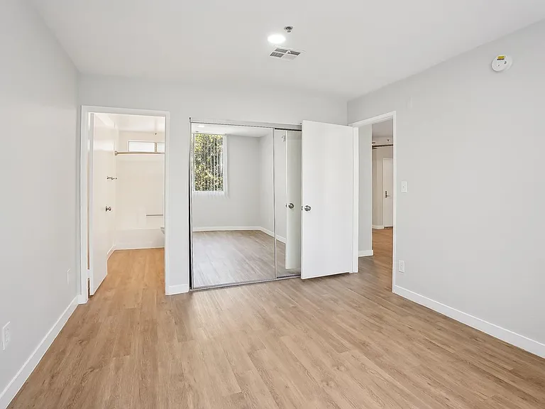 310 Virgil — Photo 66