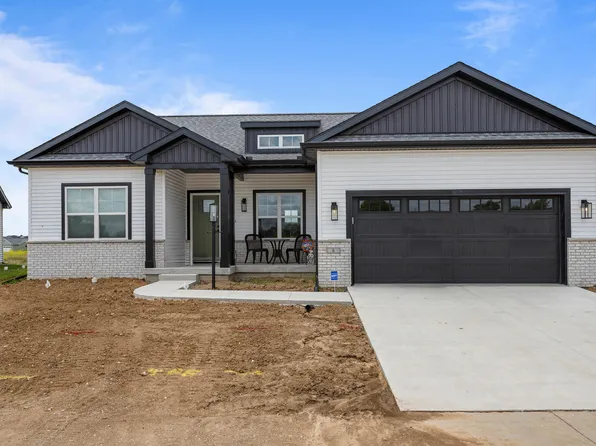 6 Meadow Dr, Monticello, IL 61856