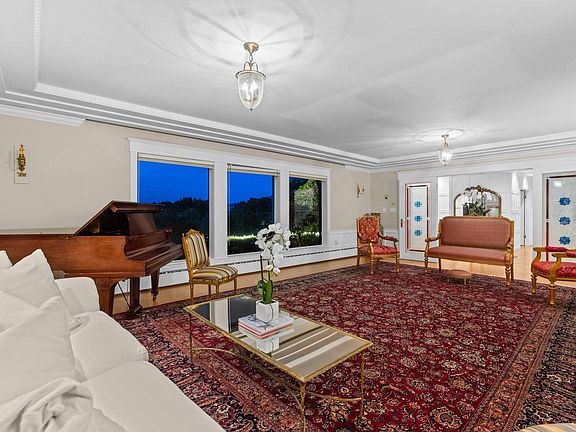 4th image of 5550 Marine Dr NW