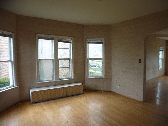 4th image of 2543 N Newland Ave