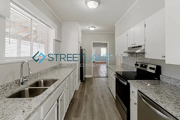 3 bed, 1.0 bath, 1494 sqft, $1,295 — Photo 3