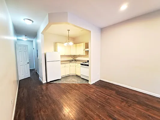 Rented by Friedman Mayer, LREB | media 3