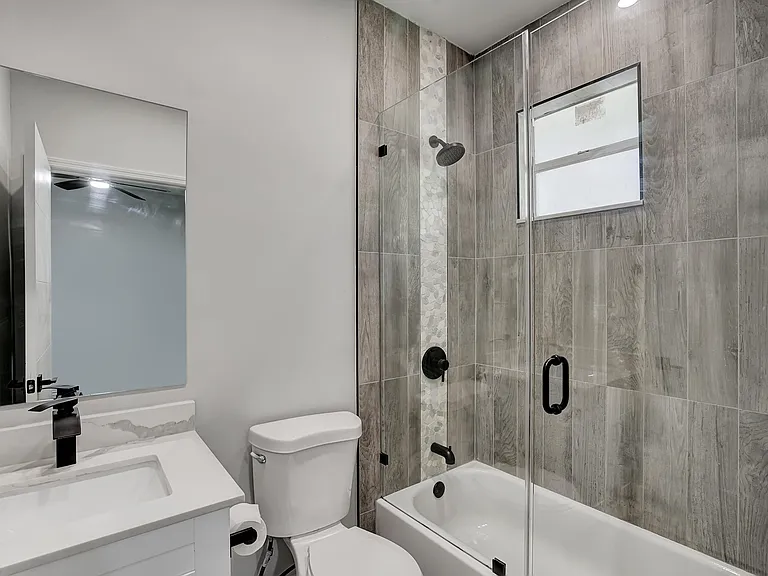 724 SW 9th St — Photo 20