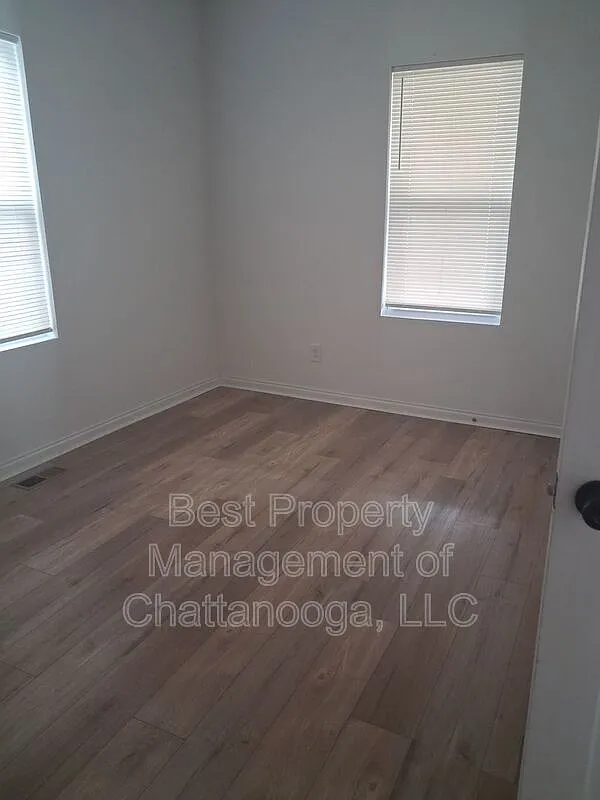 2 bed, 1.0 bath, 900 sqft — Photo 4
