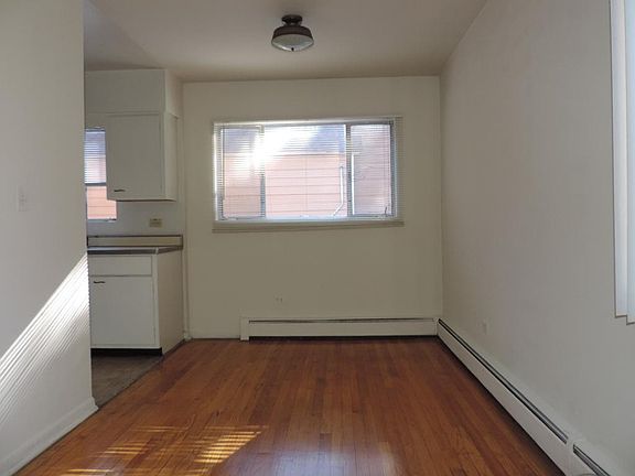 3rd image of 1040 Ashland Ave