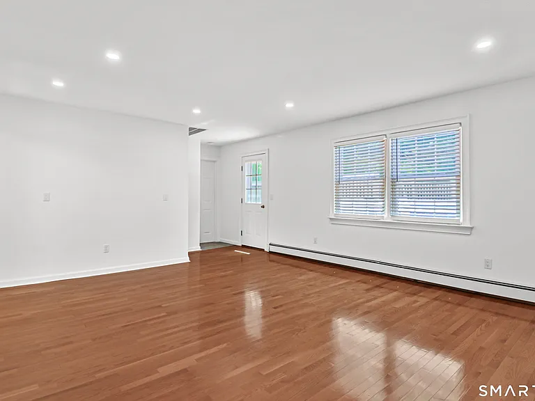 8 Woodchuck Ct — Photo 12