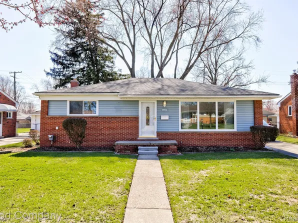 9074 Shannon Dr, Sterling Heights, MI 48314