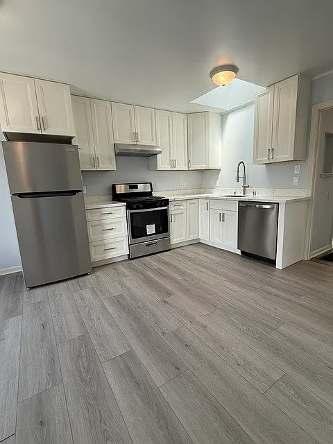2 bed, 1.0 bath, $5,800 — Photo 4
