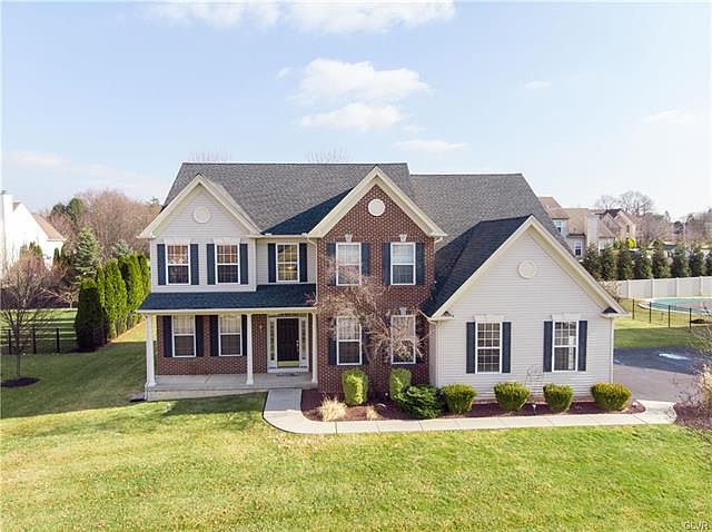 1st image of 370 Palmetto Dr