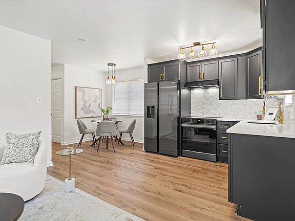 4th image of 2724 Cypress Lake St