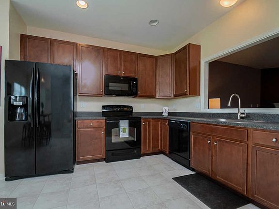 3rd image of 330 Camerton Ln