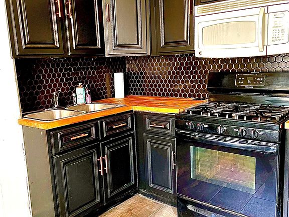 2nd image of 2158 Sherwood Ave #1