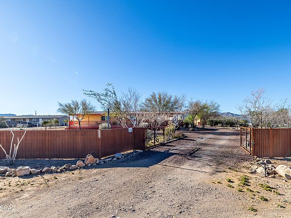 2nd image of 3520 E Andrada Rd